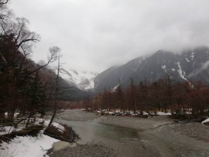 静寂の中、凛とした透明感あふれる上高地