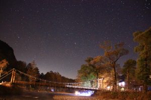 【ホテル発着ガイドツアー】とっておきの晩秋上高地へ